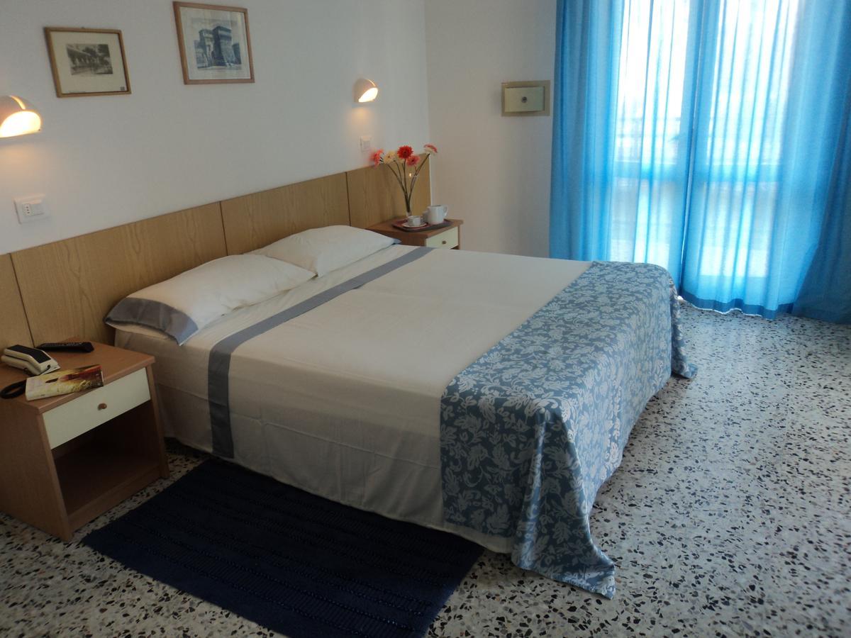 Hotel Irene Риччоне Екстер'єр фото