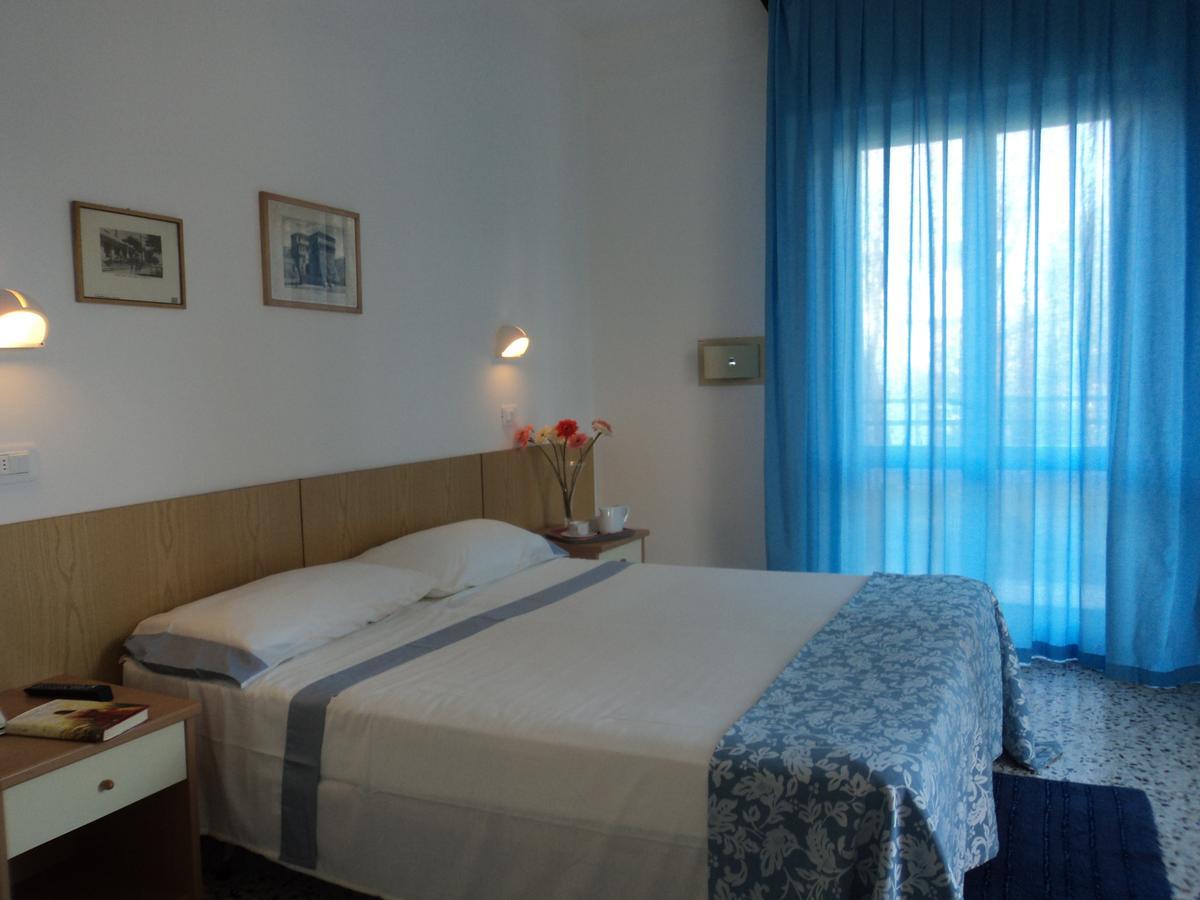 Hotel Irene Риччоне Екстер'єр фото