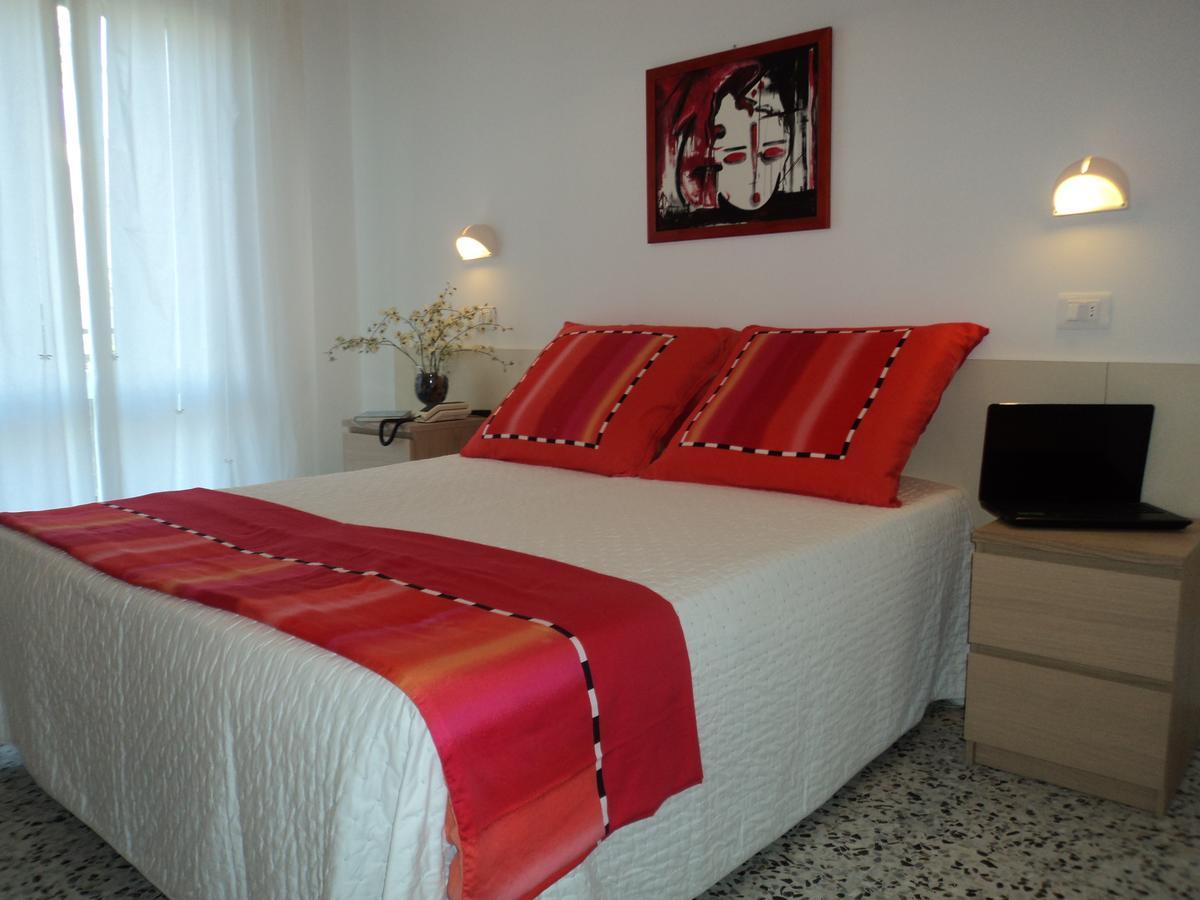 Hotel Irene Риччоне Екстер'єр фото