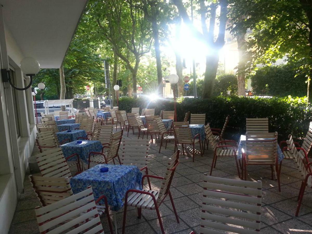 Hotel Irene Риччоне Екстер'єр фото