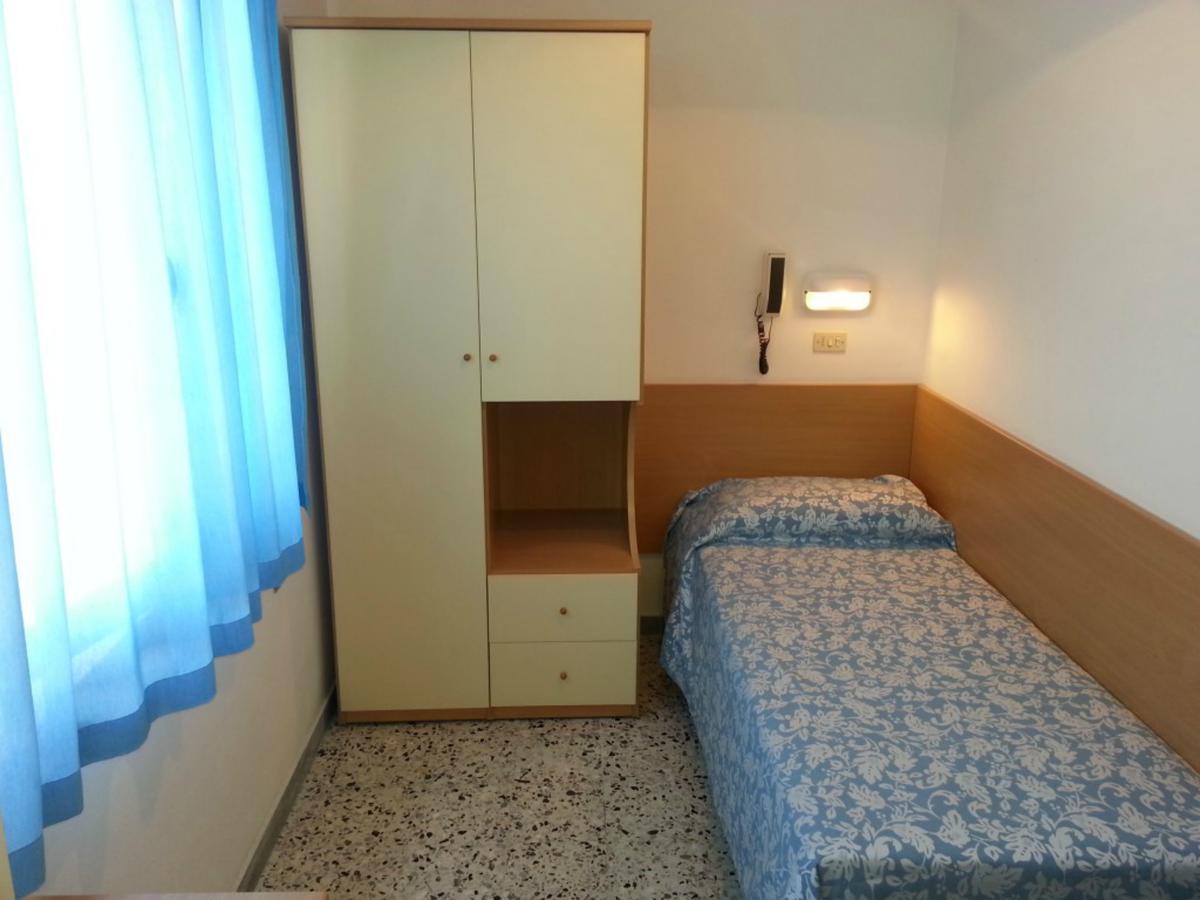 Hotel Irene Риччоне Екстер'єр фото