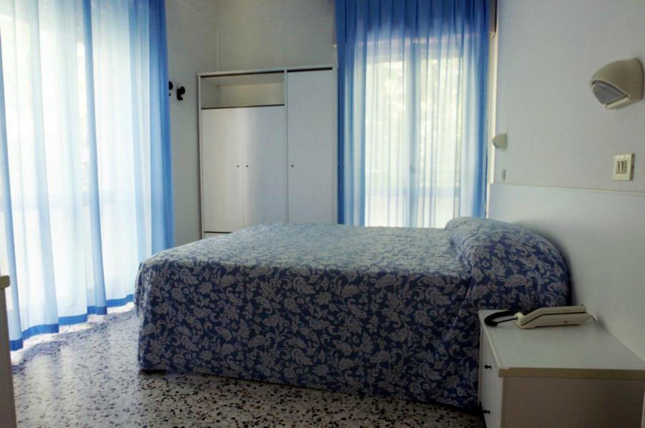 Hotel Irene Риччоне Екстер'єр фото